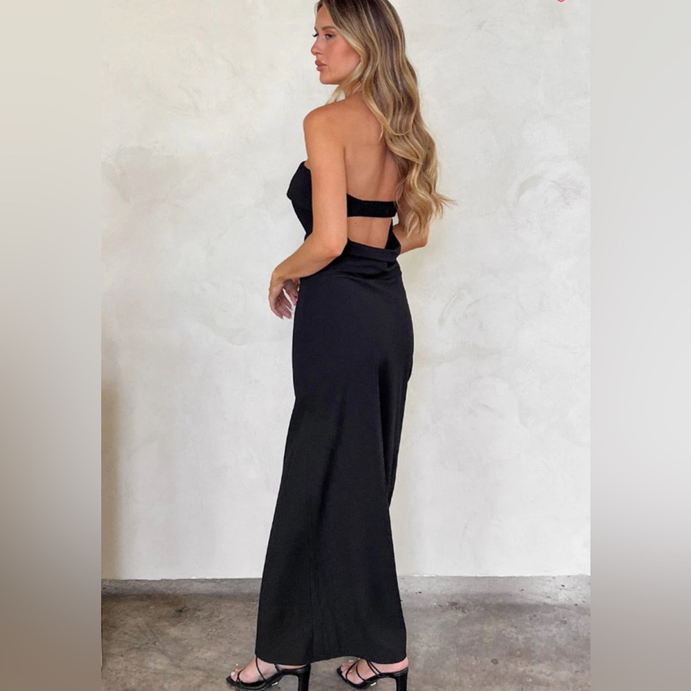 NWT THIS BEAUTIFUL DRESS WITH SEXY OPEN BACK PERFECT FOR A NIGHT ON THE TOWN